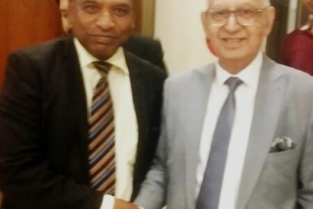 PML-N parliamentary leader Irfan Siddiqui expresses solidarity with journalists , visits national assembly press gallery
